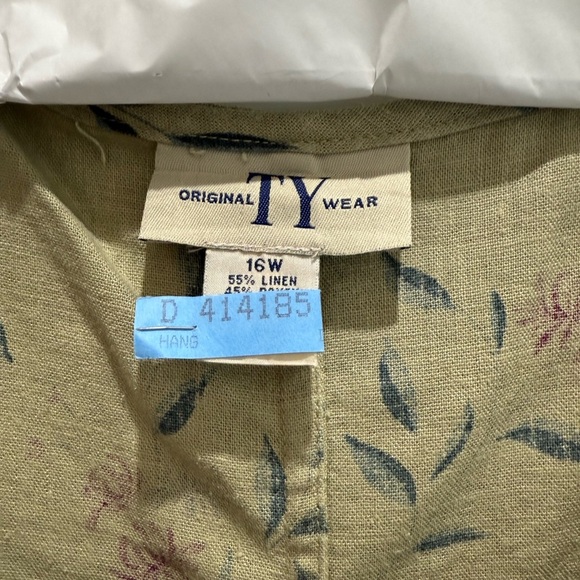 MAKE AN OFFER!  Ty Cream and Green Maxi Sundress Sleeveless Scoop Neck - Picture 4 of 4